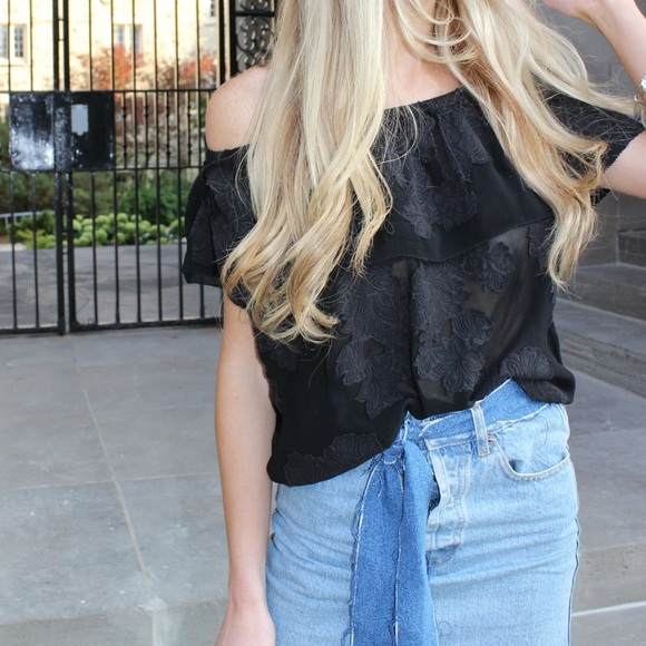 ARITZIA OFF THE SHOULDER BLOUSE - Picture 2 of 2